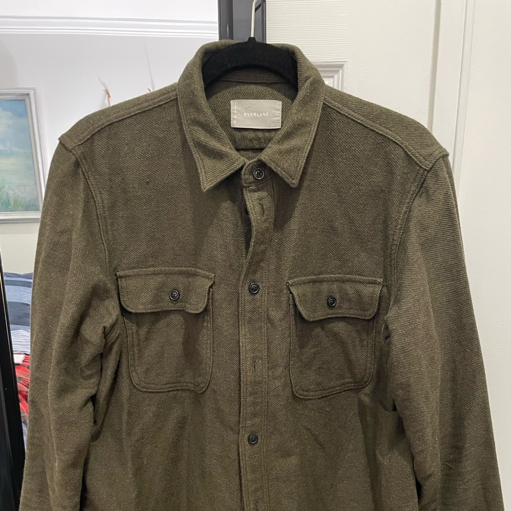 Everlane heavy weight overshirt, moss green, size L very snug/on the M side.